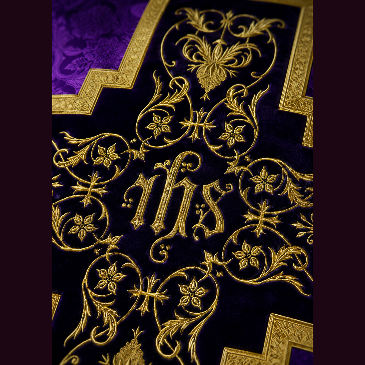 Chasuble romaine avec croix Violette