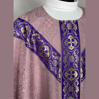 Chasuble semi-gothique rose