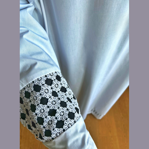 Aube avec insert en guipure à petites fleurs ALB01-016