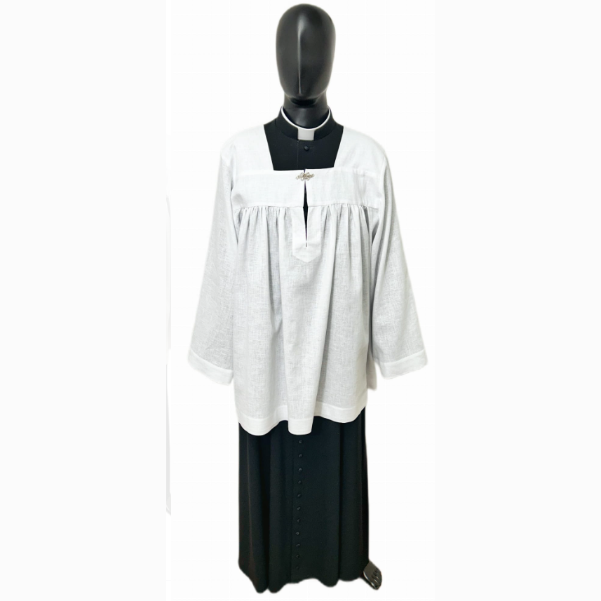 Surplis en lin lisse avec fermoir décoratif KM01-015