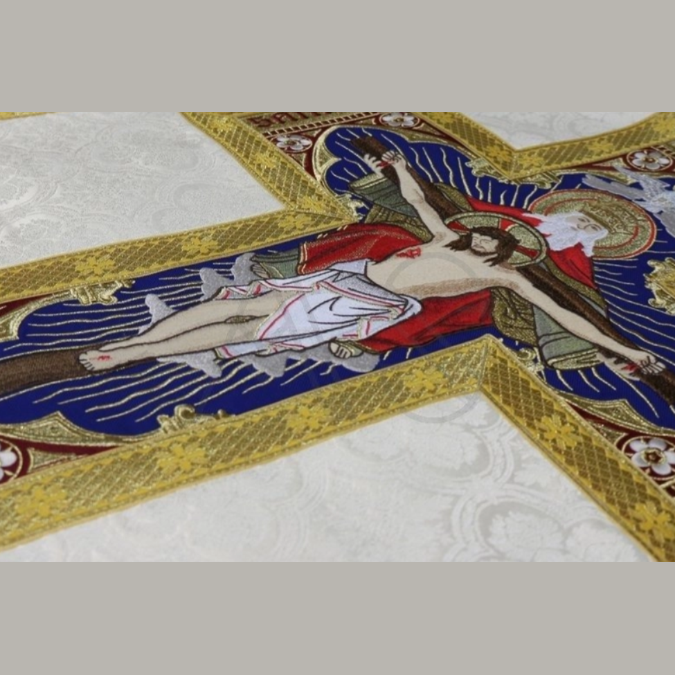 Chasuble romaine avec la Sainte Trinité