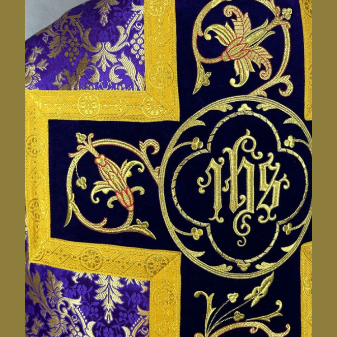 Chasuble romaine avec croix Violette