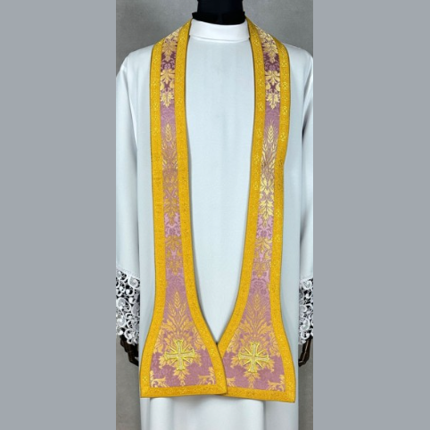 Chasuble romaine avec croix rose-violet