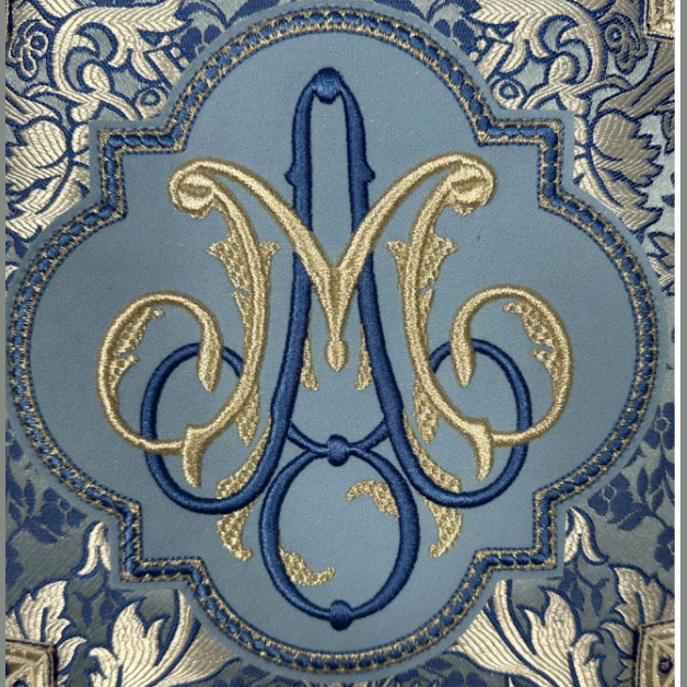 Chasuble romaine avec croix mariale