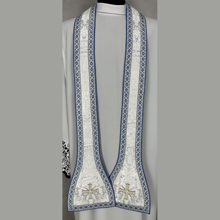 Chasuble romaine avec croix mariale