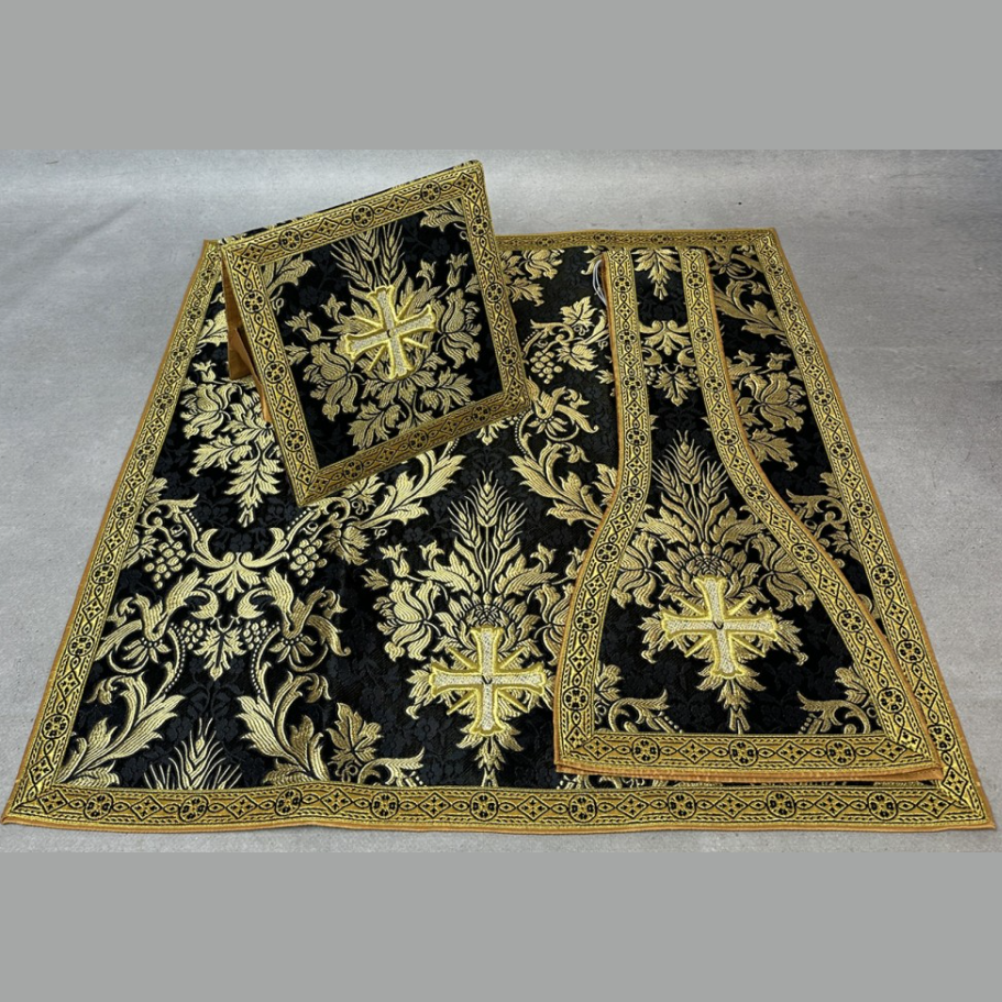 Chasuble romaine avec croix Requiem Noir et violet