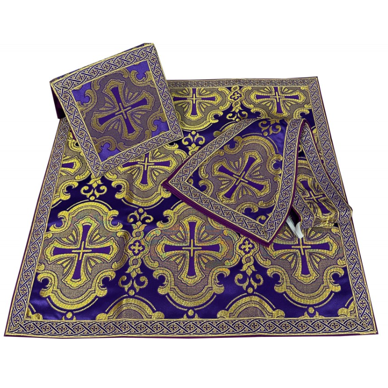 Chasuble romaine avec croix violette