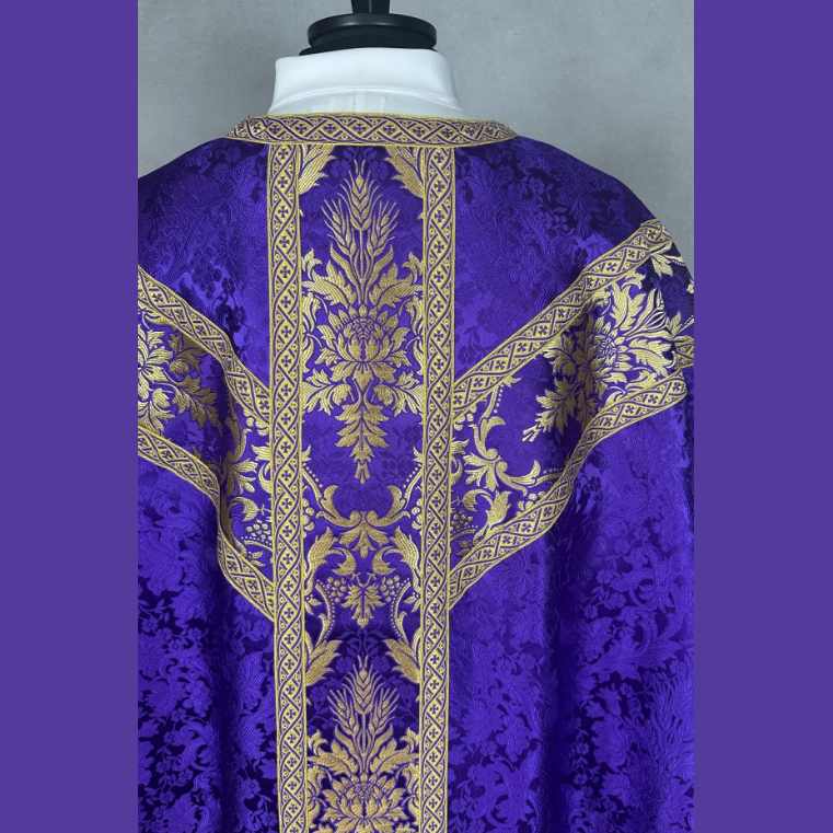 Chasuble semi-gothique violette