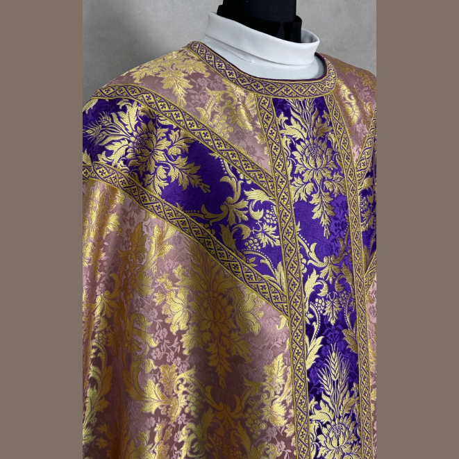 Chasuble semi-gothique rose