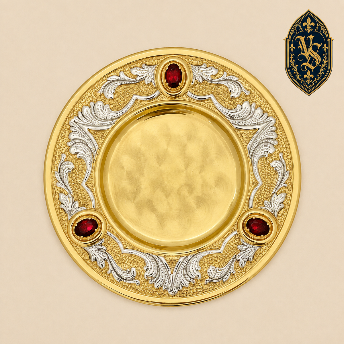 Patène liturgique baroque avec pierres rouges, dorée – 16 cm – PSCM-017