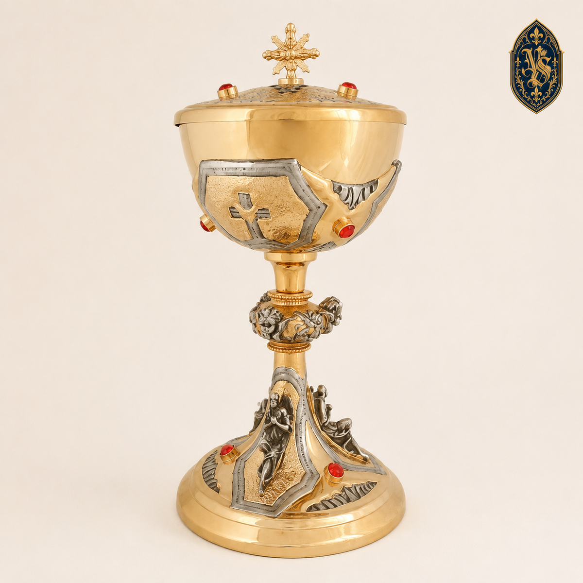 Ciboire liturgique doré, richement orné de pierres rouges 26 cm – CBSCM-008
