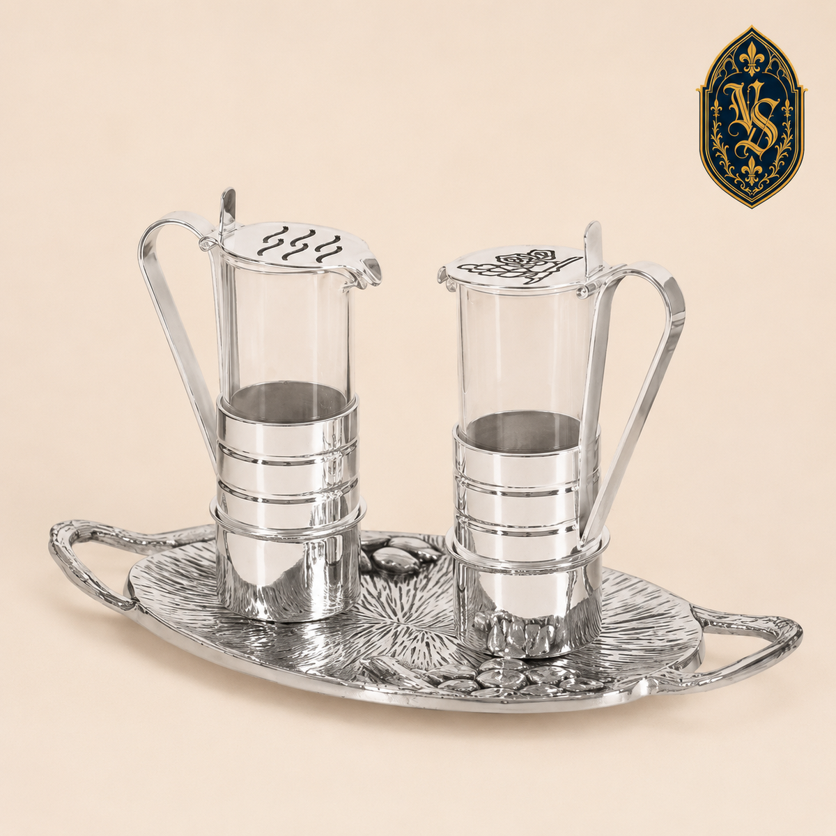 Ensemble d'ampoules liturgiques en verre sur un plateau décoratif – ASCM-004
