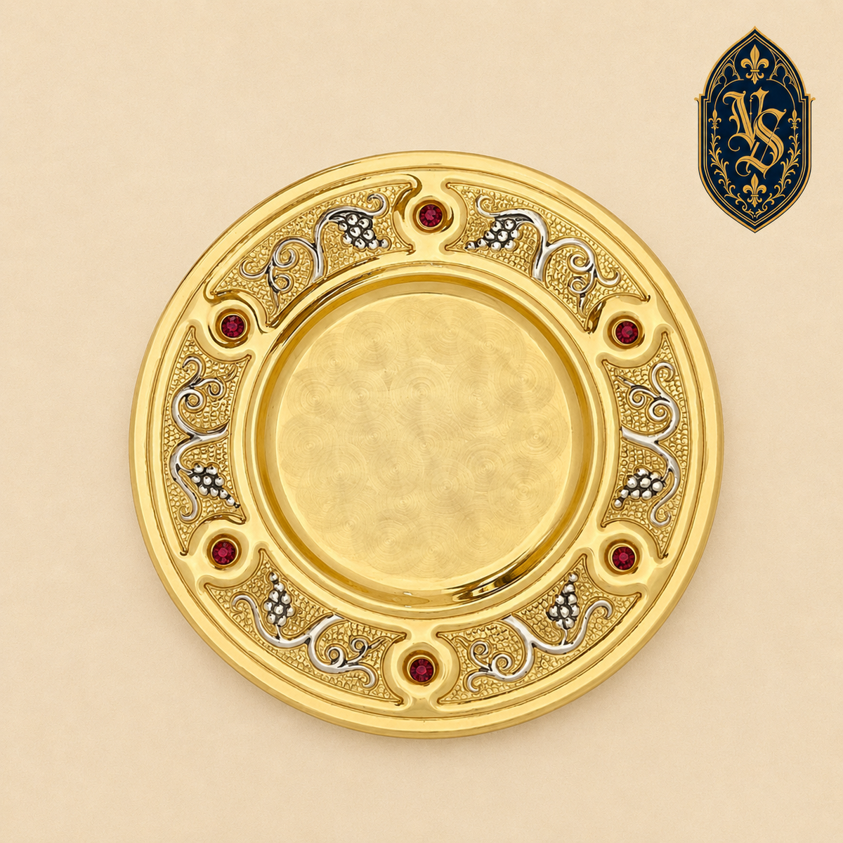Patène liturgique dorée avec motif de vigne et pierres rouges – PSCM-013