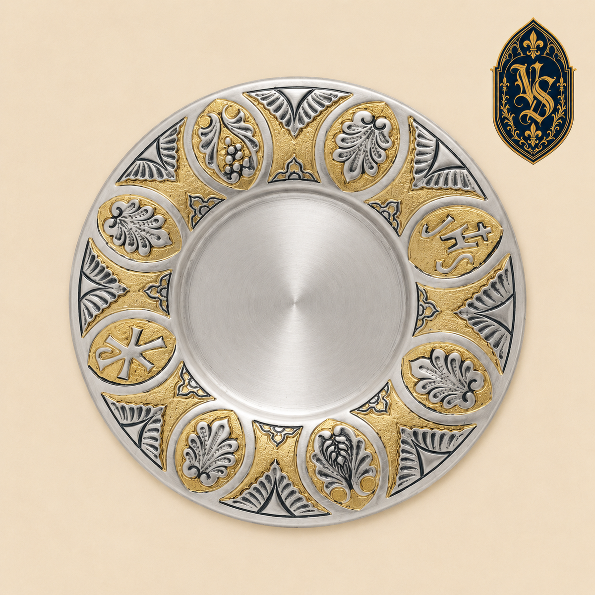Patène liturgique dorée avec motifs eucharistiques et applications argentées – PSCM-012