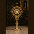 Ostensoir « Regina Eucharistiae » – 87 cm, doré, avec pierres, SCM-005