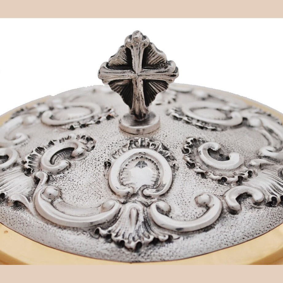 Ciboire liturgique bicolore, richement décoré 27 cm – CBSCM-005