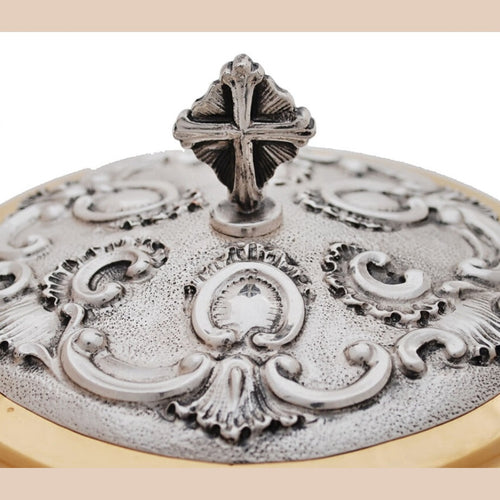 Ciboire liturgique bicolore, richement décoré 27 cm – CBSCM-005