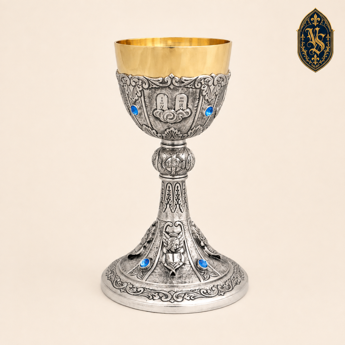 Calice liturgique argenté avec coupe dorée et pierres bleues – KSCM-020